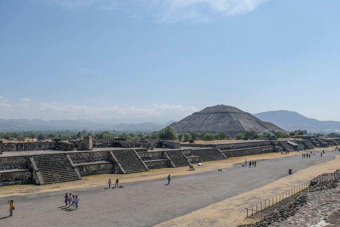 Teotihuacan, Shrine of Guadalupe & Tlatelolco Day Tour - Basilica de Guadalupe: faith, art, and why people come