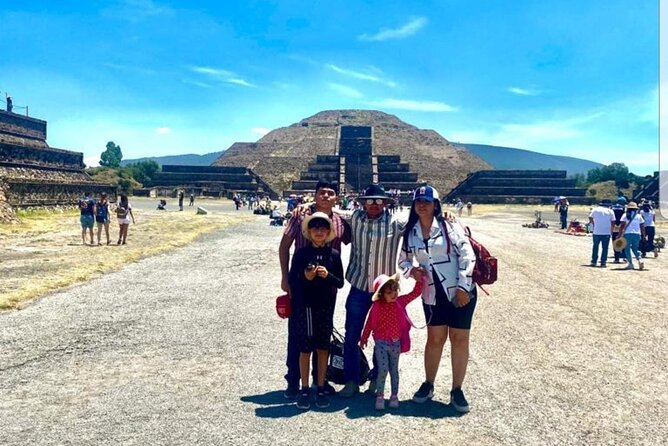 Teotihuacan Tour with Basilica of Guadalupe & Tlatelolco - Lunch at Restaurante Huehueteotl: fuel on your own budget
