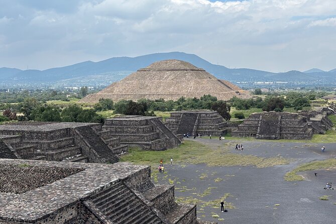 Teotihuacan without obligatory stops. No shops or restaurants. - Guide Experience: What You’ll Actually Get From the Stories
