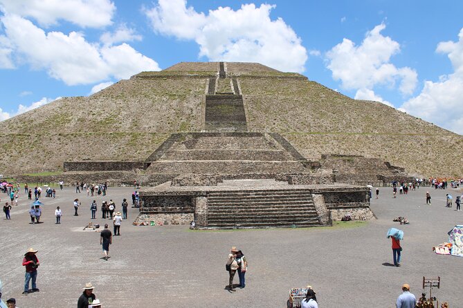 The best tour to Teotihuacán from Mexico City - San Juan Teotihuacan Artisan Stop: Mezcal, Liquor, and a Lot of Sales Energy