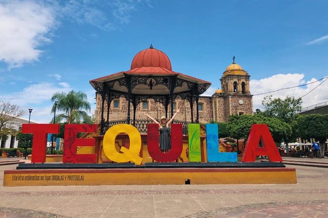 The Fire TOUR - Pyramids, Volcanoes, Agaves & Tequila - Tequila Town Square: Colonial Streets, Crafts, and a Breather