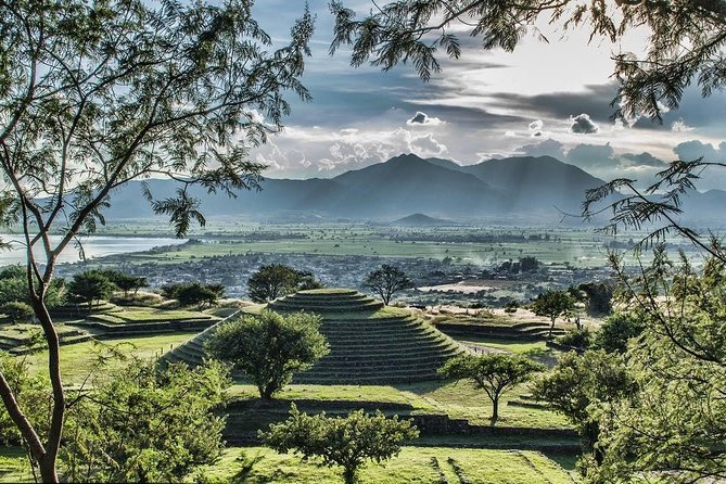 The Fire TOUR - Pyramids, Volcanoes, Agaves & Tequila - Guachimontones and Teuchitlán: Circular Pyramids and Underground-Grave Stories