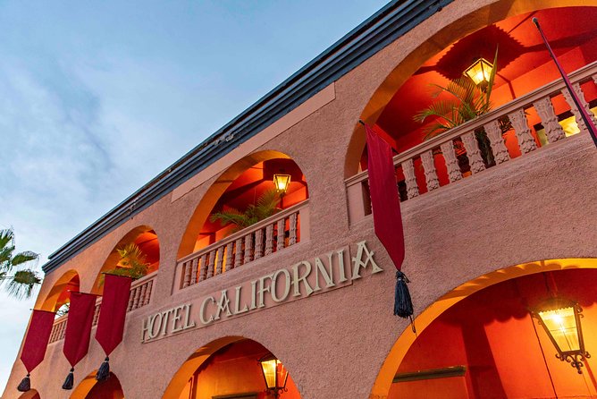 Todos Santos Day Trip from Cabo San Lucas - The Todos Santos art walk: galleries, murals, and what you should expect