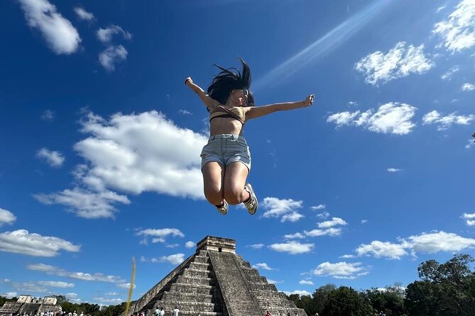 Tour Chichen Itza 2 Cenotes Suytun and Ik-kil - Cenote Suytún: cool water and that sun-ray moment