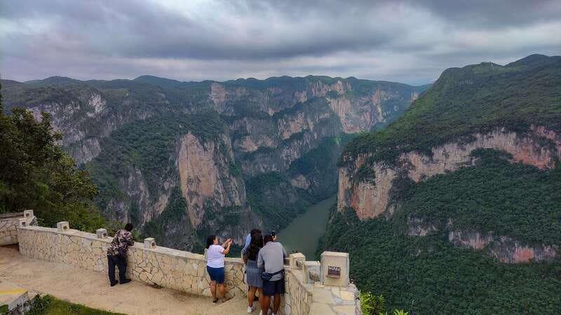 Tuxtla Gutierrez: Sumidero, Chiapa de Corzo and Miradores - The pickup rhythm: your day starts with a van ride, not guesswork