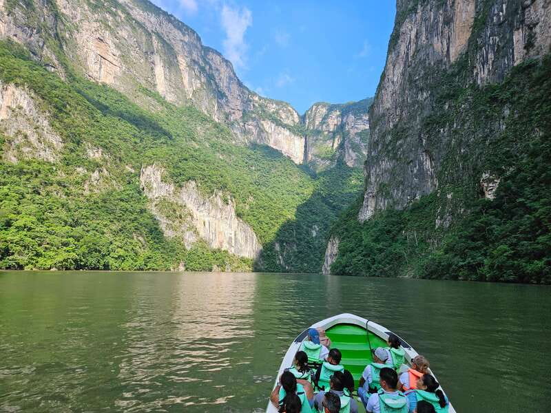 Tuxtla Gutierrez: Sumidero, Chiapa de Corzo and Miradores - Photo stops and the Mudejar fountain pause near Chiapa de Corzo