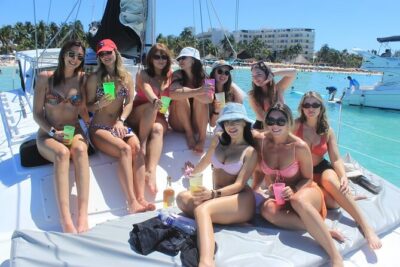 Unforgettable Catamaran Journey: Cancun to Isla Mujeres!