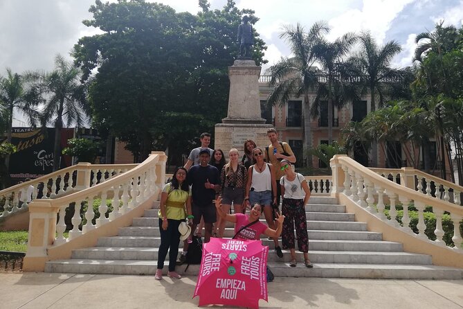 Walking Tour Across the Historic Center in Merida - Government Murals at El Palacio de Gobierno and the Hotel Merida Glimpse