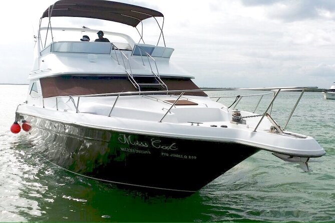 Yacht 48ft Rental in Cancun for up to 15 people - Cancun Bay by Boat: Perfect for Quick Water Views